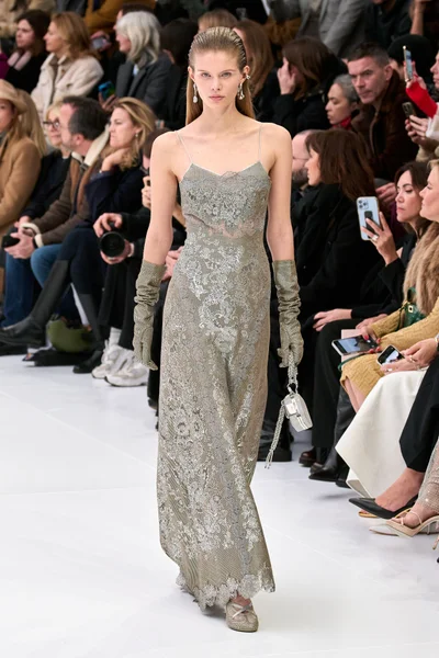 Look 29